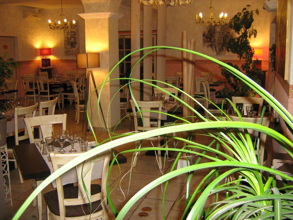 Auberge De Bonpas Logis De France Hotel อาวีญง ภายนอก รูปภาพ