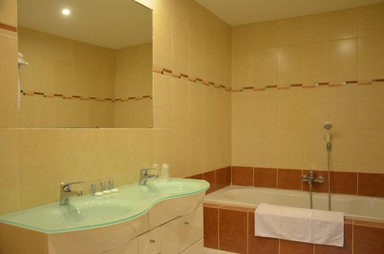 Auberge De Bonpas Logis De France Hotel อาวีญง ภายนอก รูปภาพ